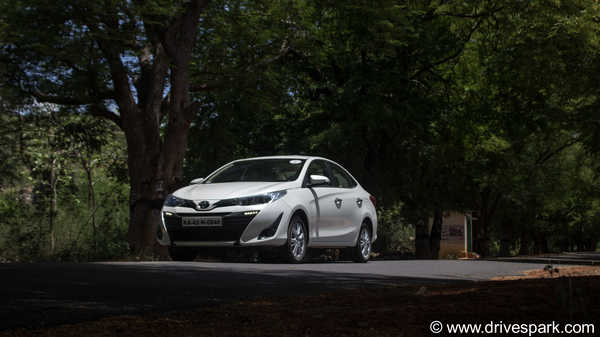 Toyota Yaris CVT Review — अत्याधुनिक फीचर्स से लैस शानदार सिडान कार
