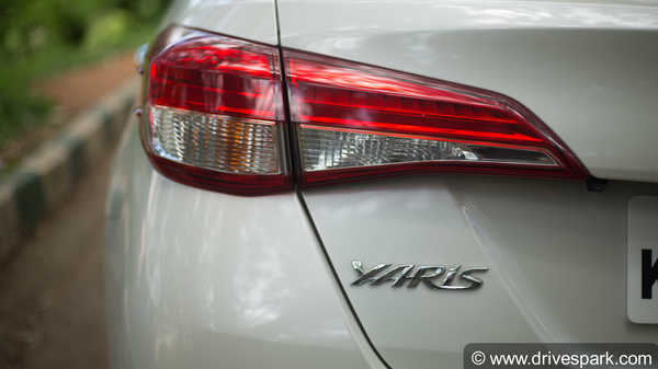 Toyota Yaris CVT Review — अत्याधुनिक फीचर्स से लैस शानदार सिडान कार