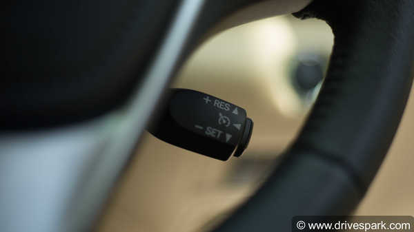 Toyota Yaris CVT Review — अत्याधुनिक फीचर्स से लैस शानदार सिडान कार