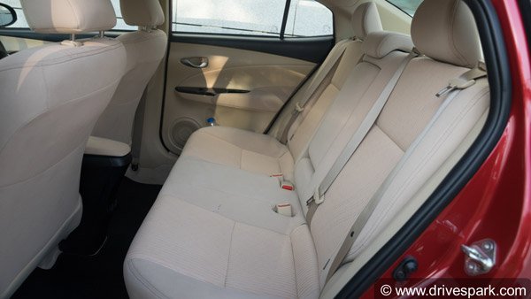Toyota Yaris CVT Review — अत्याधुनिक फीचर्स से लैस शानदार सिडान कार