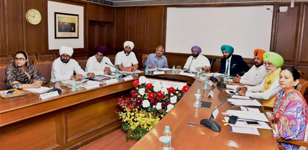 पंजाब के मुख्यमंत्री के लिए करोड़ों की टोयोटा लैंड क्रूजर, मंत्री और विधायकों को भी मिलेंगी नई कारें