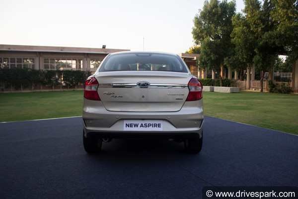 New Ford Aspire 2018 Review — पूरी डिटेल के साथ जानिए इस कार में क्या है खास?