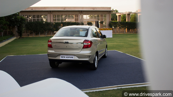New Ford Aspire 2018 Review — पूरी डिटेल के साथ जानिए इस कार में क्या है खास?