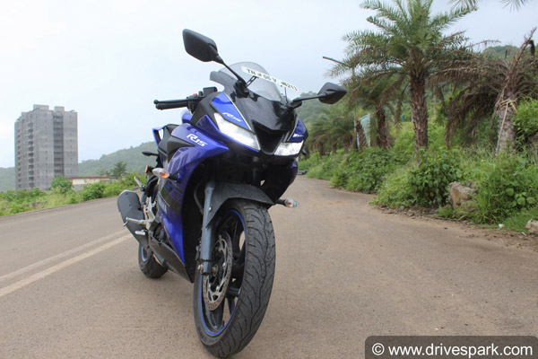 2018 Yamaha R15 V3 Review — जानिए कितनी दमदार है ये बाइक?
