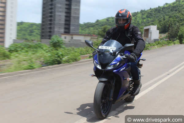 2018 Yamaha R15 V3 Review — जानिए कितनी दमदार है ये बाइक?