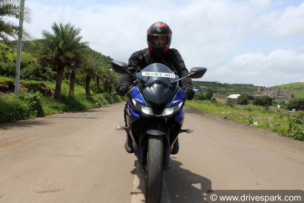 2018 Yamaha R15 V3 Review — जानिए कितनी दमदार है ये बाइक?
