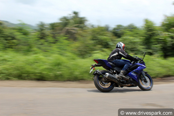2018 Yamaha R15 V3 Review — जानिए कितनी दमदार है ये बाइक?