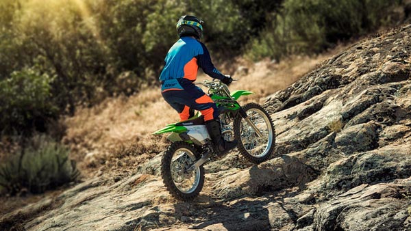 2019 कावासाकी KLX140G: 100 किलोग्राम से भी कम वजन वाले इस बाइक की कीमत है 4.06 लाख