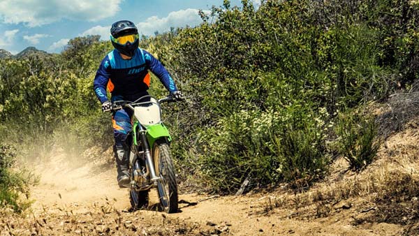 2019 कावासाकी KLX140G: 100 किलोग्राम से भी कम वजन वाले इस बाइक की कीमत है 4.06 लाख