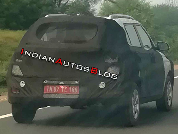 लॉन्च से पहले टेस्टिंग के दौरान स्पॉट हुई हुंडई कारलीनो SUV (स्टिक्स)