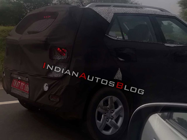 लॉन्च से पहले टेस्टिंग के दौरान स्पॉट हुई हुंडई कारलीनो SUV (स्टिक्स)