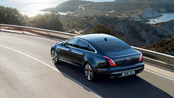 1.11 करोड़ रुपए की कीमत के साथ भारत में लॉन्च हुई जगुआर XJ50