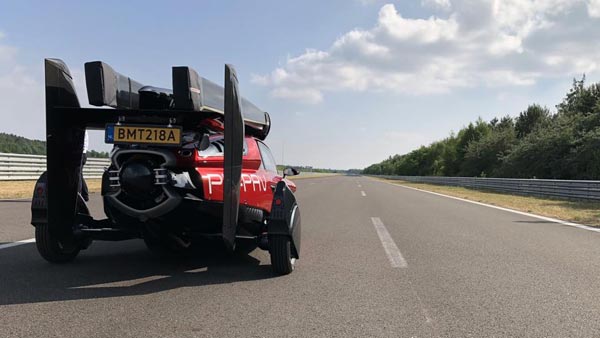 Pal-V flying car: हवा में उड़ने वाली कार की प्री-बुकिंग हुई शुरू, जानिए क्या है इसमें खास