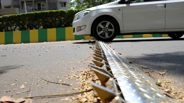 पुणे के बाद नोएडा की सड़कों पर भी लगेगा 'टायर किलर' के बाद नोएडा की सड़कों पर भी लगेगा 'टायर किलर', जानिए क्या है ये बला?