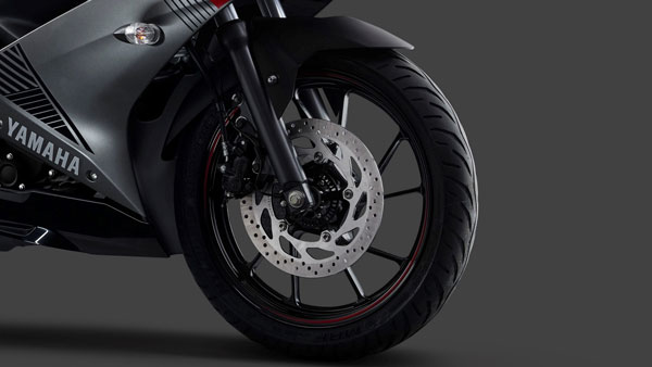डुअल-चैनल एबीएस के साथ लॉन्च हुई 2019 यामाहा YZF-R15 — जानें नई कीमतें