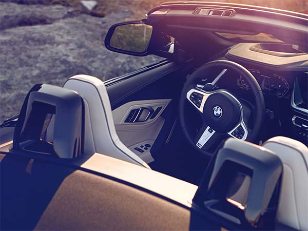BMW Z4 Roadster भारत में हुआ लॉन्च, कीमत 68.90 लाख रुपयें से शुरु