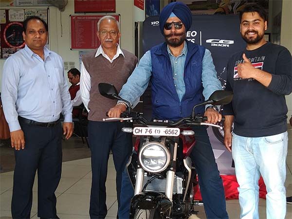 होंडा CB300R की डिलीवरी हुई शुरु, यहां दिया गया सबसे पहले