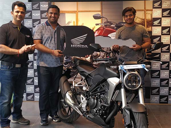 होंडा CB300R की डिलीवरी हुई शुरु, यहां दिया गया सबसे पहले