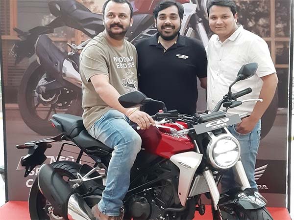 होंडा CB300R की डिलीवरी हुई शुरु, यहां दिया गया सबसे पहले