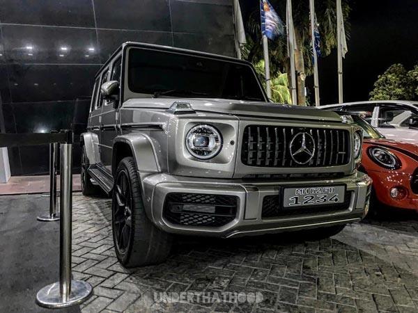 हार्दिक पांड्या ने खरीदी करोड़ो की मर्सिडीज AMG G63 SUV, देखिये इस शानदार कार की तस्वीरें