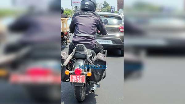 नई रॉयल एनफील्ड क्लासिक को टेस्टिंग के दौरान देखा गया है, नई रॉयल एनफील्ड क्लासिक की फोटोज सामने आयी है