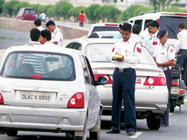 अशिक्षित लोगों का ड्राइविंग लाइसेंस वापस लिया कोर्ट आदेश