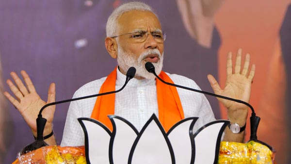प्रधानमंत्री नरेंद्र मोदी ने वाराणसी रोड शो रेंज रोवर वॉग में किया