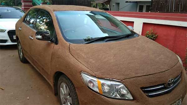 कार को धूप से बचाने का देसी जुगाड़