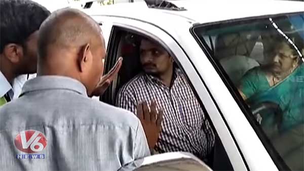 मंत्री की बीवी टोल प्लाजा बहस वायरल वीडियो आंध्रप्रदेश