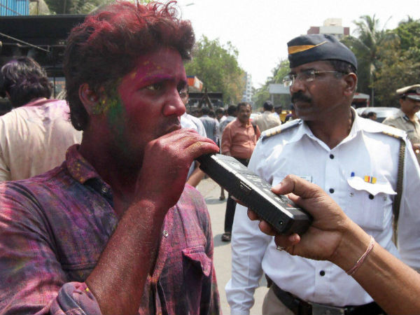 शराब पीकर वाहन चलाना पड़ सकता है महंगा, 10,000 रुपयें तक का लगेगा जुर्माना