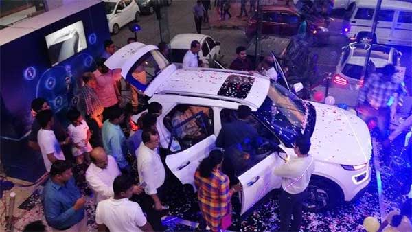 हुंडई वेन्यू बुकिंग 33 हजार पार लॉन्च 1 महीने पूरा