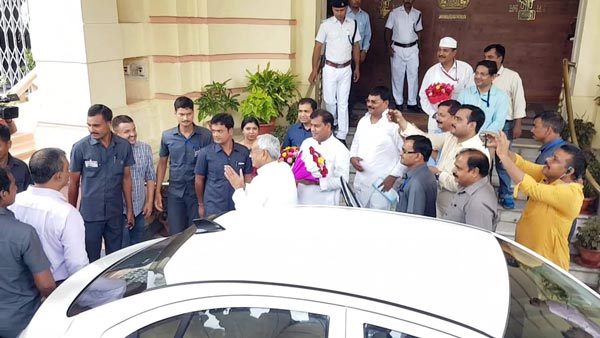 बिहार सीएम नीतीश इलेक्ट्रिक कार से विधानसभा पहुंचे जानिये इलेक्ट्रिक कार की खूबियां