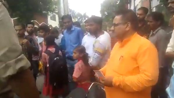 वाहन चेकिंग के दौरान पुलिस से भिड़े भाजपा नेता, पुलिस ने किया एफआईआर