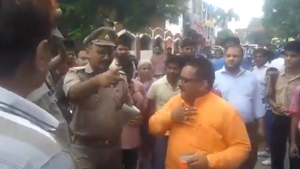 वाहन चेकिंग के दौरान पुलिस से भिड़े भाजपा नेता, पुलिस ने किया एफआईआर