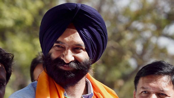 विधायक का बेटा दिल्ली रेनॉल्ट डस्टर पर लिखा था बीजेपी विधायक को स्पीकर ने भेजी नोटिस