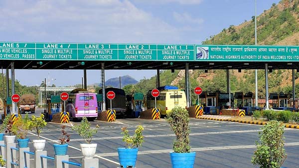 टोल टैक्स मांगने पर भड़के भाजपा नेता, टोलकर्मियों से की मारपीट