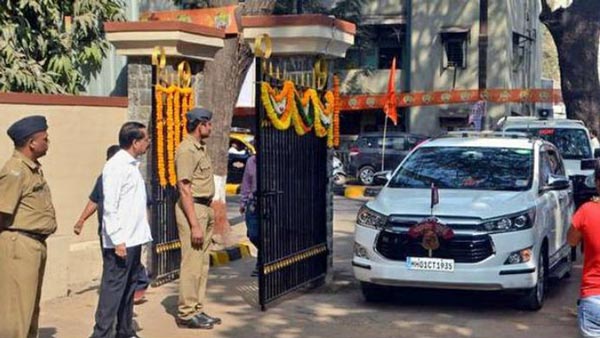 मुंबई मेयर की टोयोटा इनोवा नो पार्किंग में पाई गई, ट्रैफिक पुलिस ने काटा चलान