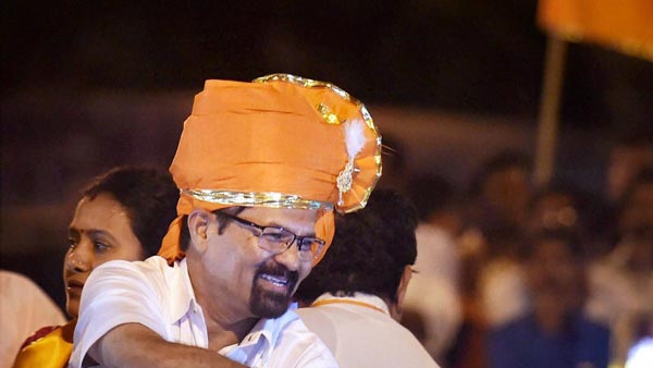 मुंबई मेयर की टोयोटा इनोवा नो पार्किंग में पाई गई, ट्रैफिक पुलिस ने काटा चलान
