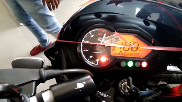 बजाज पल्सर 125 प्राइस लीक लॉन्च जल्द बुकिंग शुरू शोरूम पहुंची