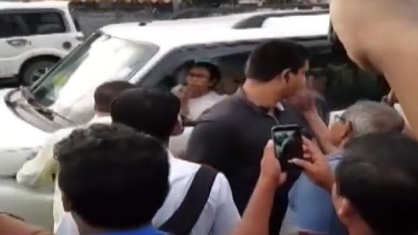 मुख्यमंत्री ममता बनर्जी काफिला ट्रैफिक रुकवाने से मना किया पुलिस को फटकार लगाई