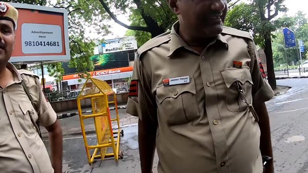 पुलिस ने रुकवाई हार्ले डेविडसन बाइक, जानिये क्या है पूरा मामला
