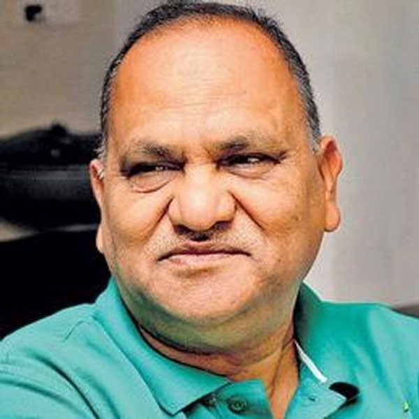 परिवहन मंत्री की फॉर्च्यूनर ने तोड़ा ट्रैफिक सिग्नल, पुलिस ने काटा चालान