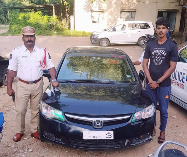 होंडा सिविक पर गलत तरीके से लगा रखी थी पुलिस की स्टीकर, हो गई गिरफ्तारी