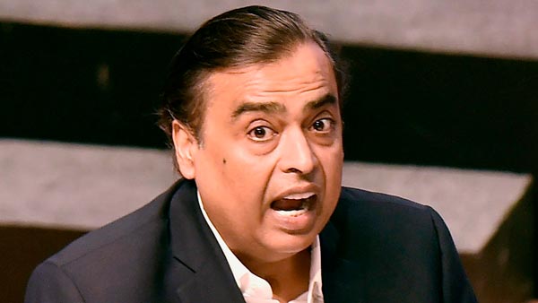 मुकेश अंबानी के पास है दुनिया की सबसे सुरक्षित कार, बम-गोली का भी नहीं होता असर