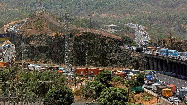 भारी वाहनों को दाएं लेन में चलाने पर सरकार लगायगी 5000 रुपये का जुर्माना