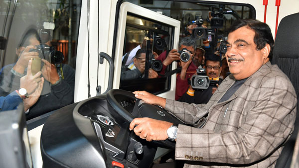 नितिन गडकरी इलेक्ट्रिक वाहन के लिए कोई समय सीमा नहीं
