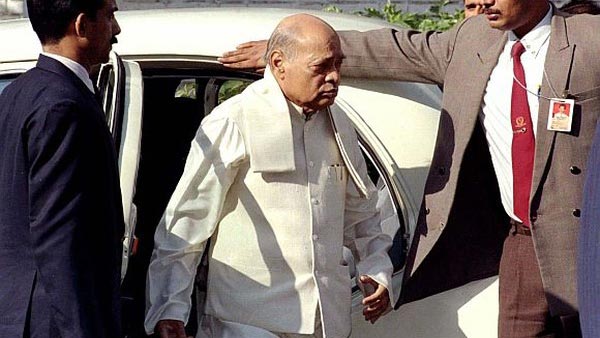 भारत के राष्ट्रपति और प्रधानमंत्री की कारें बाहर से दिखती है टैंक तो अंदर से है लगजरी होटल