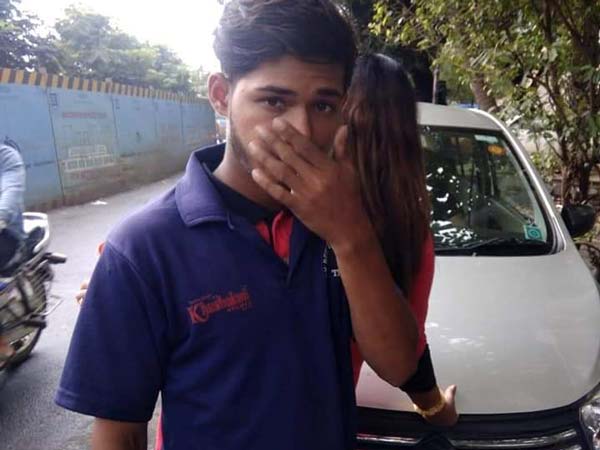 नो-पार्किंग जोन में खड़े वाहनों से वसूलते थे अवैध तरीके से जुर्माना, पुलिस ने किया गिरफ्तार