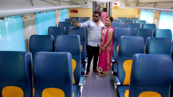 सरकार करने जा रही है तेजस एक्सप्रेस को निजी क्षेत्र के हवाले, क्या होंगे नए बदलाव पढ़ें यहां