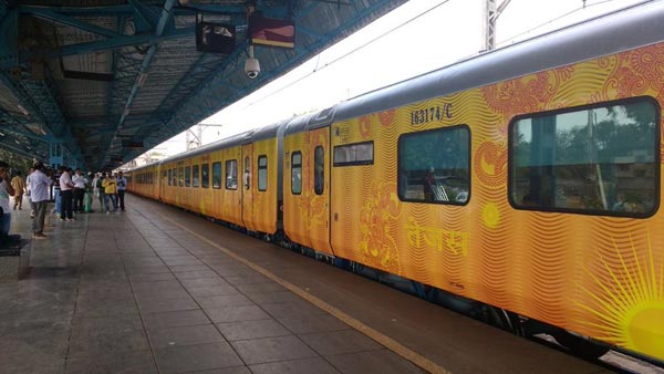सरकार करने जा रही है तेजस एक्सप्रेस को निजी क्षेत्र के हवाले, क्या होंगे नए बदलाव पढ़ें यहां
